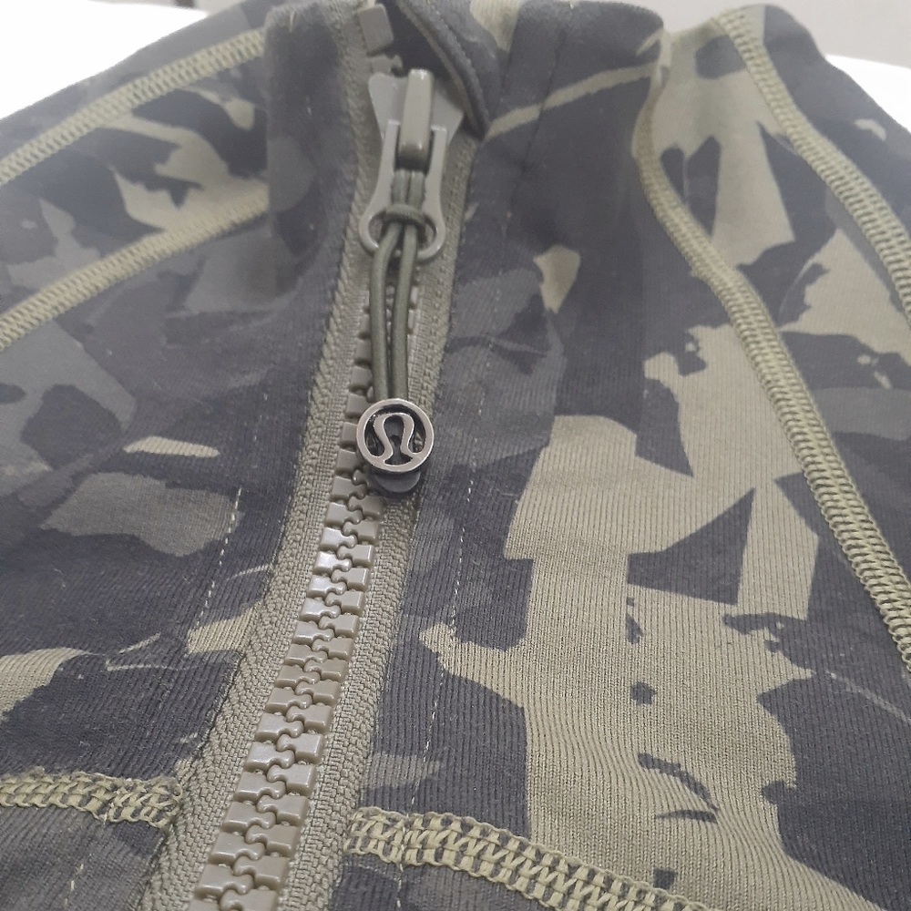 Lululemon Define Jacket Camo - Picture 2 of 5